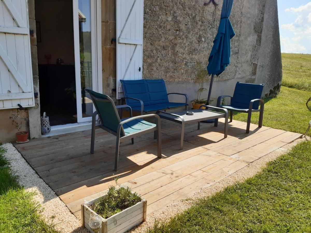 Ferme Des Champs Hotel Vrecourt ภายนอก รูปภาพ