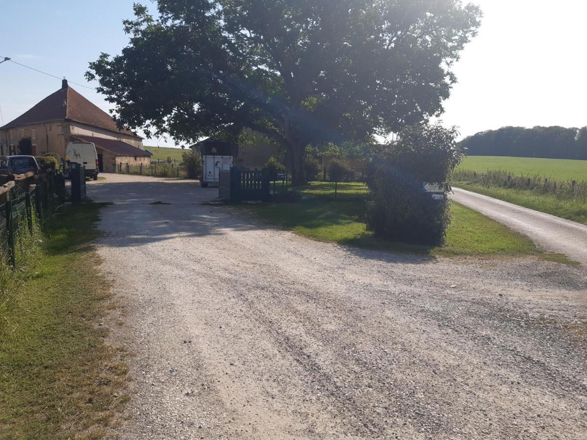 Ferme Des Champs Hotel Vrecourt ภายนอก รูปภาพ