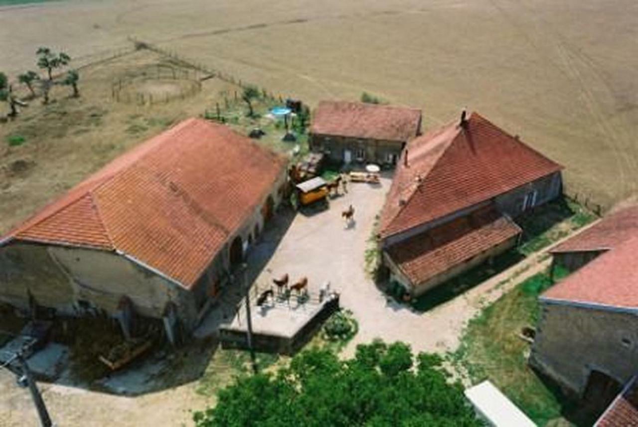 Ferme Des Champs Hotel Vrecourt ภายนอก รูปภาพ